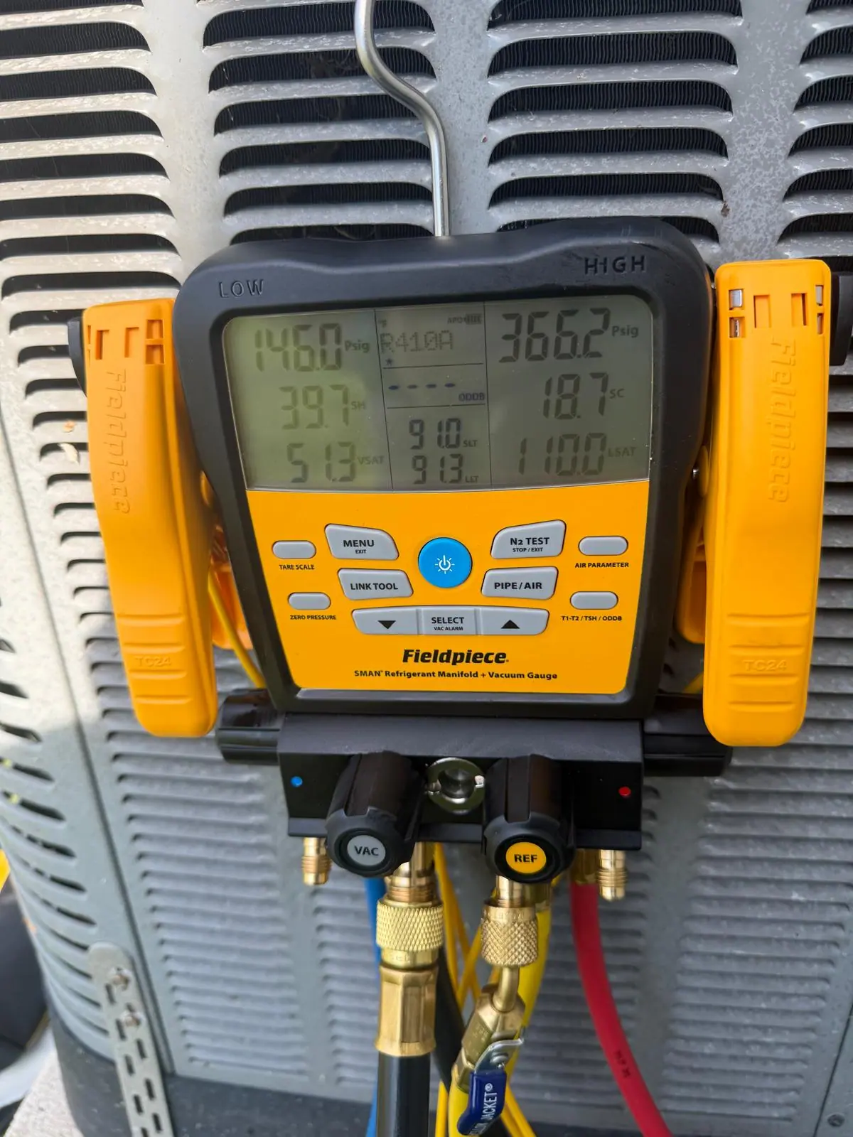 Refrigerant pressures being read with a Fieldpiece gauge during a service call