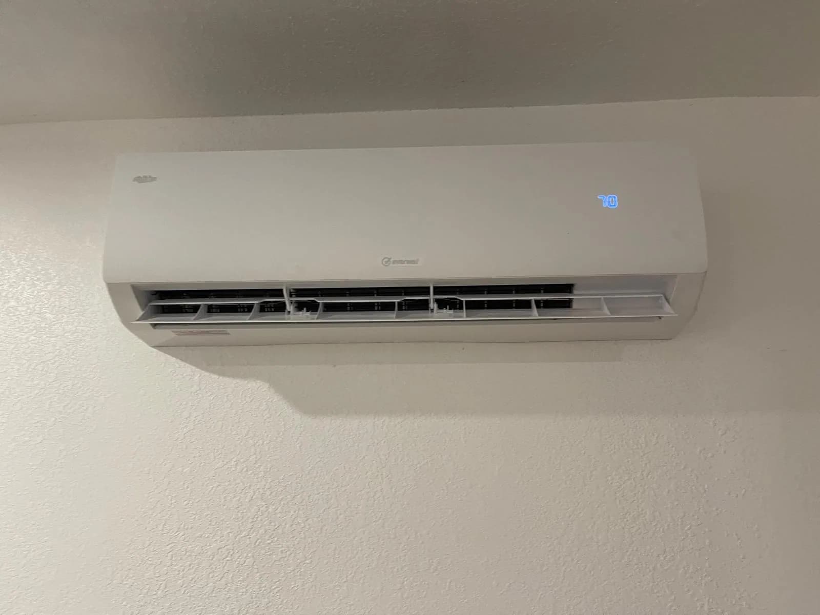 Proyecto de instalación de mini-split de AC Professional en Fort Myers, Florida, octubre de 2026